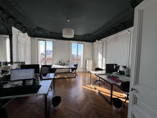 bureau 32 place Saint Georges 1.jpg